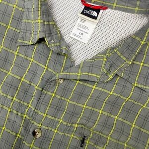 North face Men’s Plaid Textured Outdoor Button Down Shirt Short Sleeve Size L
